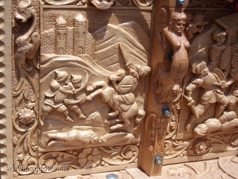 2010_0510_114946.JPG - carretto Siciliano con decorazione incisa su legno