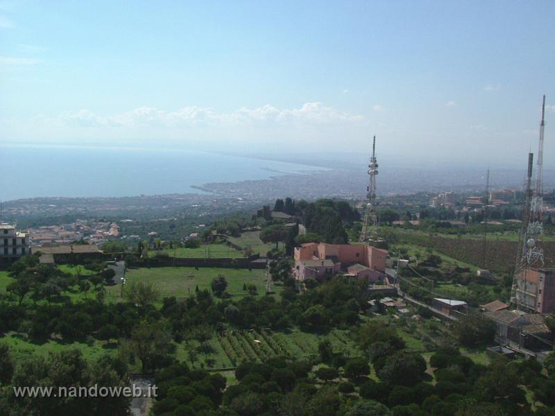 2004_0930_120457.JPG - Catania vista dalla cima di un traliccio a Valverde