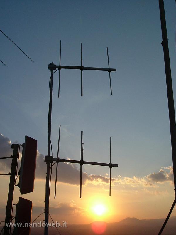 2006_0720_184952.JPG - antenne al tramonto
